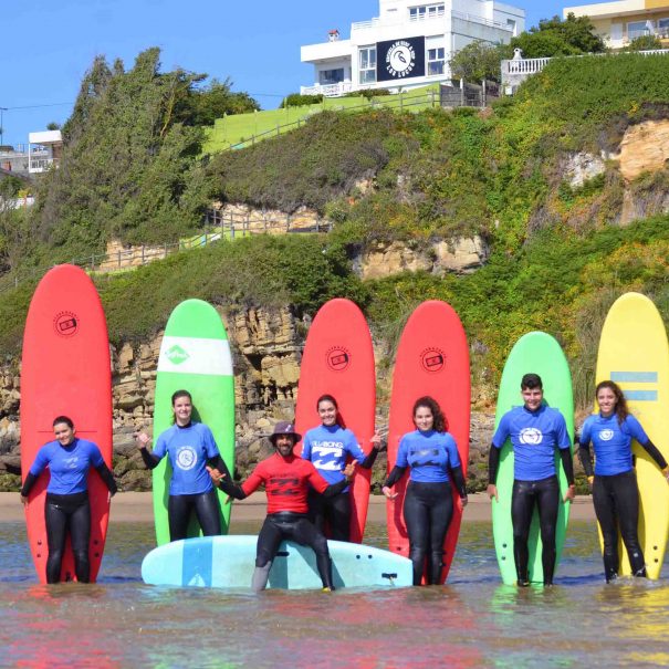 grupo surf camp adultos escuela de surf los locos suances