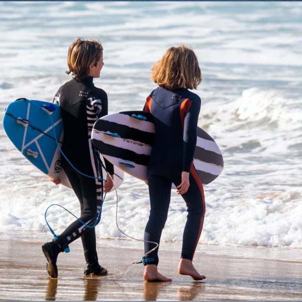 peque surf escuela de surf los locos cantabria suances